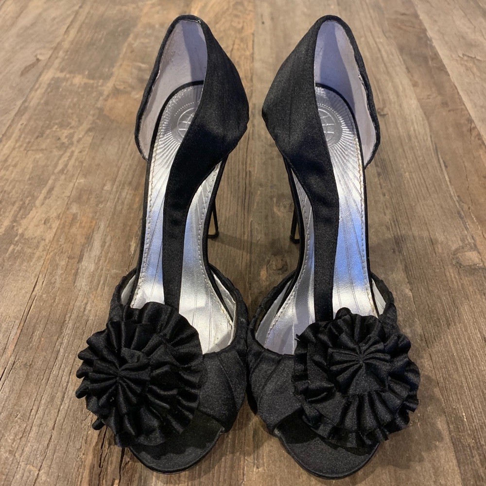 MAX STUDIO Satin Peep-toe, Embellished Pumps